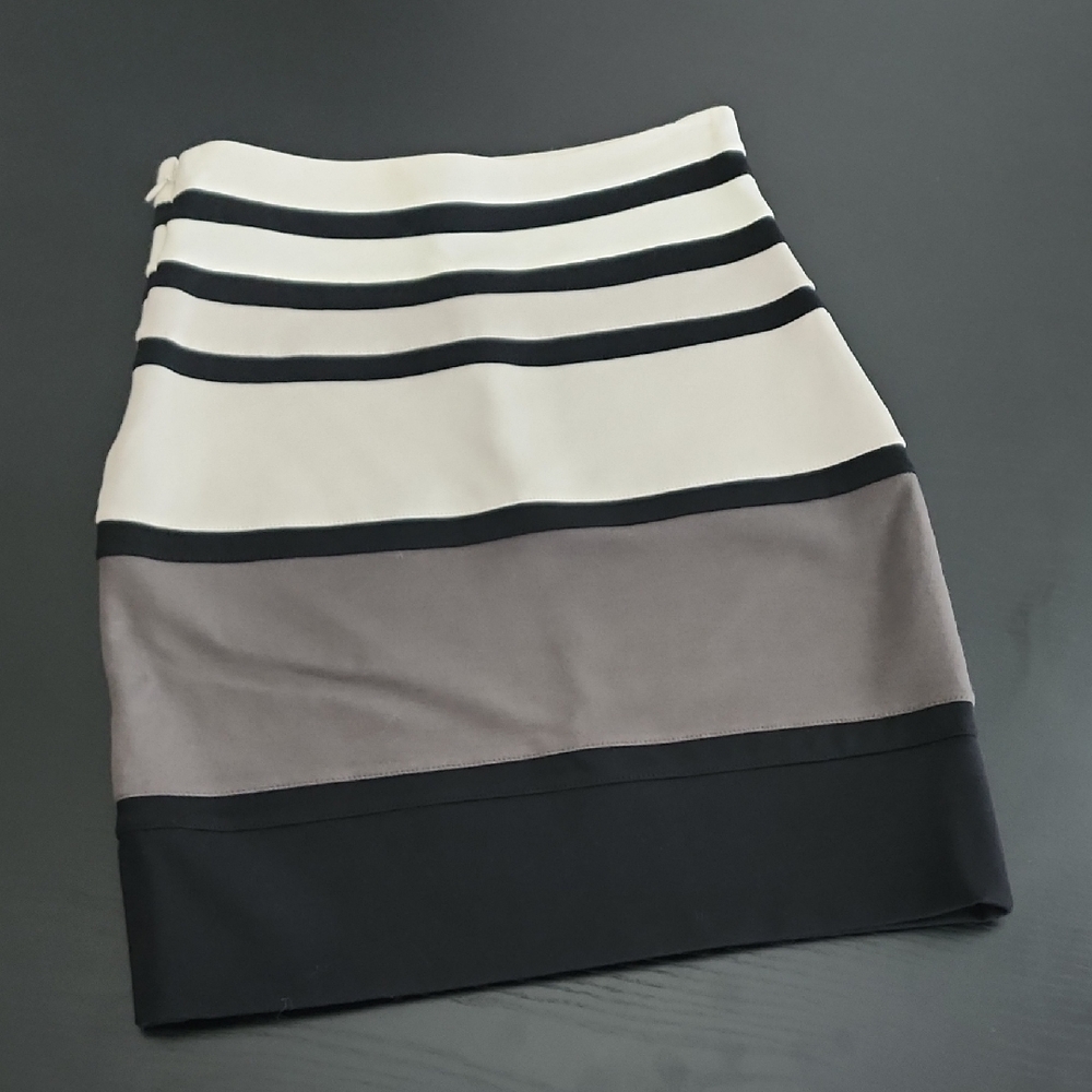 Express Black and White Pencil Skirt Knee-Length Casual